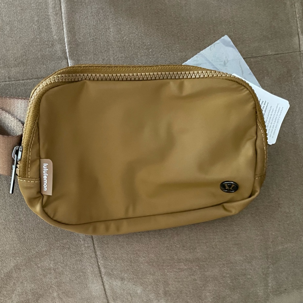 NWT Lululemon Everyday Belt bag